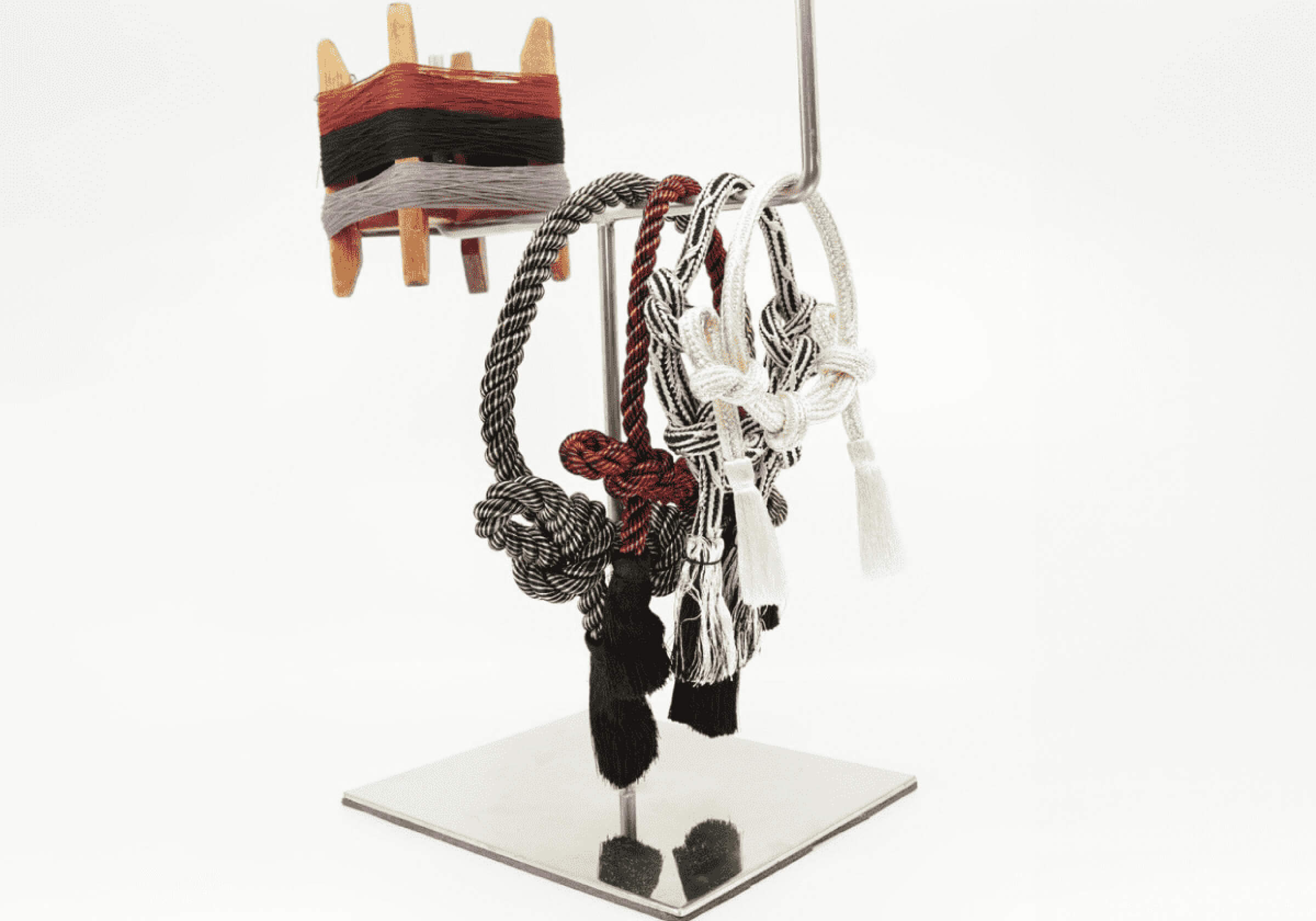 名古屋工芸オリジナル製紐機を使用した「シグマシリーズ」丸紐